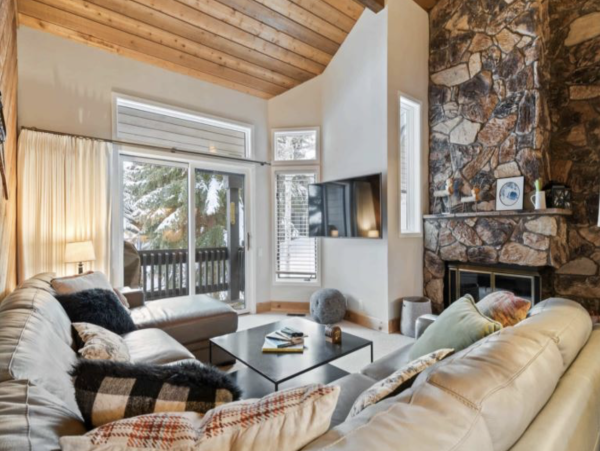 Beaver Creek Luxury Vacation Accommodation 200 Yard to Lift